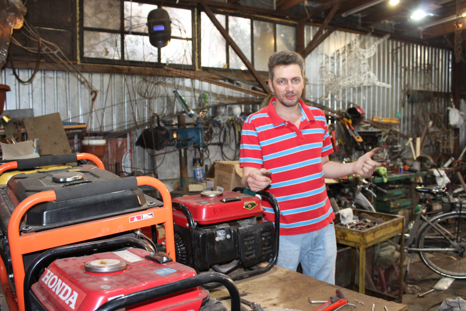 зварювальник-волонтер безкоштовно ремонтує генератори