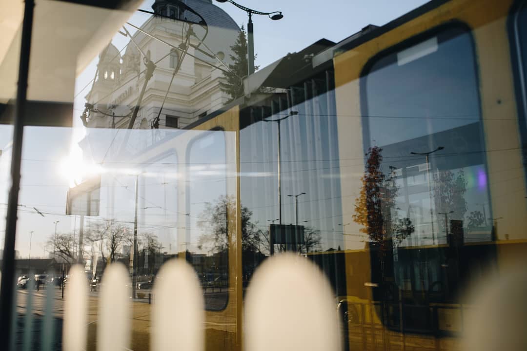 вікно львівського трамваю