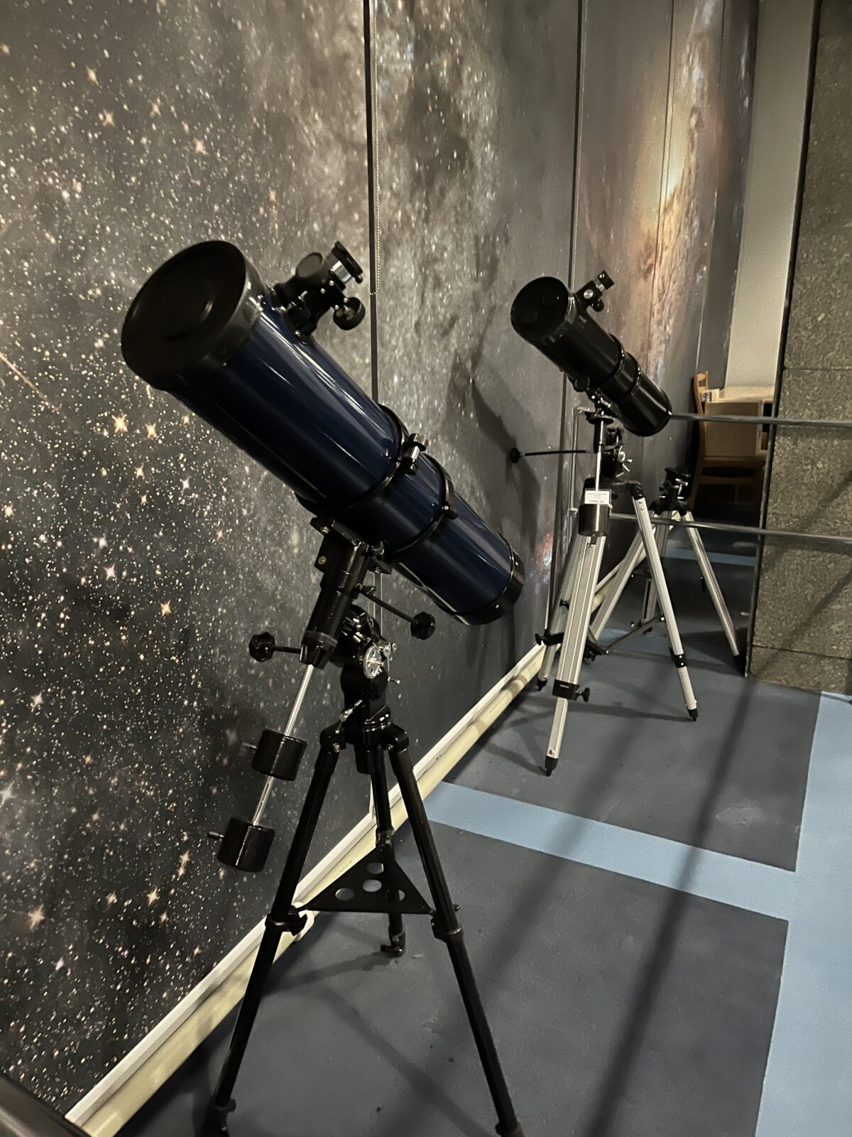 телескопи у планетарії