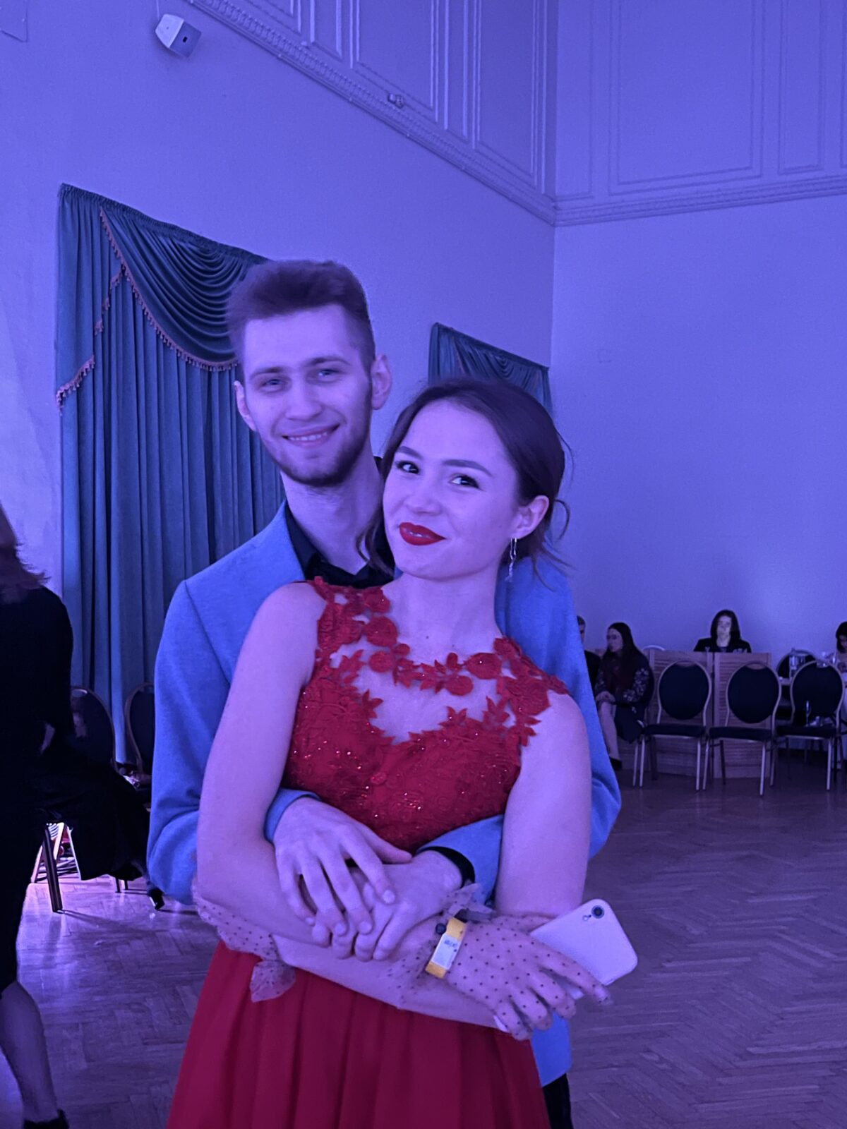 Пара закоханих на балу в Києві