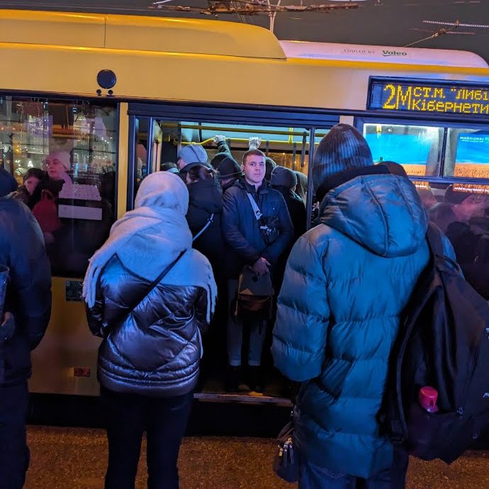 Автобус, Київ, двері автобуса
