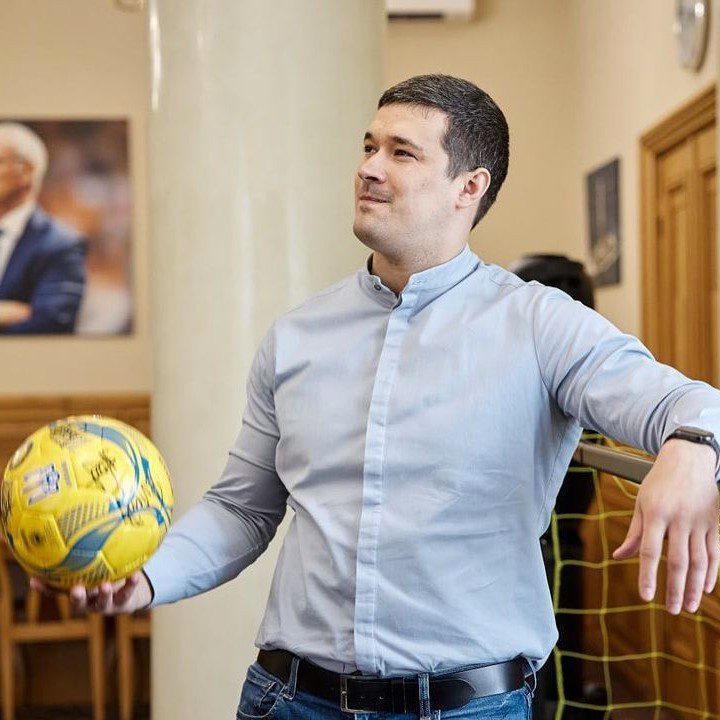 Михайло Федоров, м'яч, спорт, сорочка, міністр цифрової трансформації України