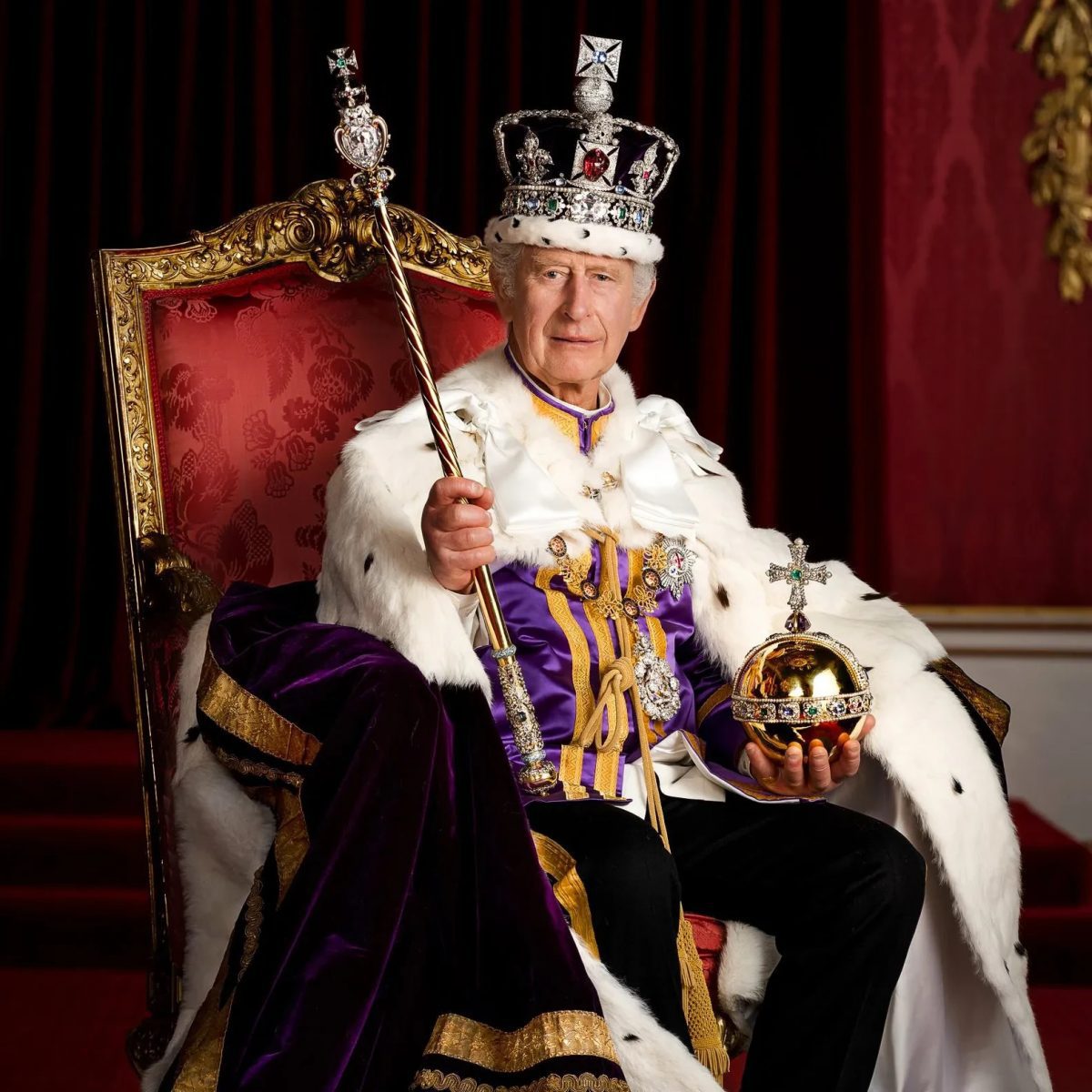 «Хай живе король!»: як проводить вечори Чарльз III, якого «ховають» у соцмережах