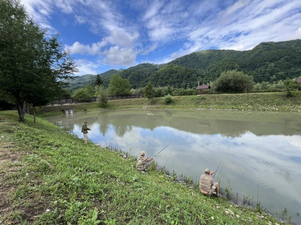 Військові на риболовці